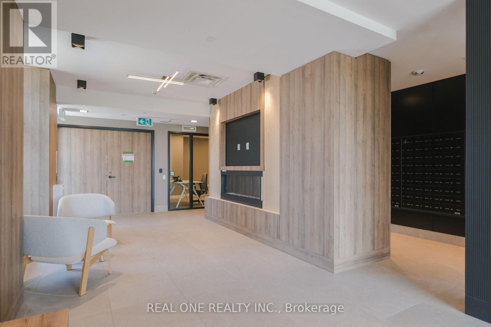 1302 - 335 Wheat Boom Drive, Oakville, Ontario  L6H 7Y1 - Photo 2 - W12644874