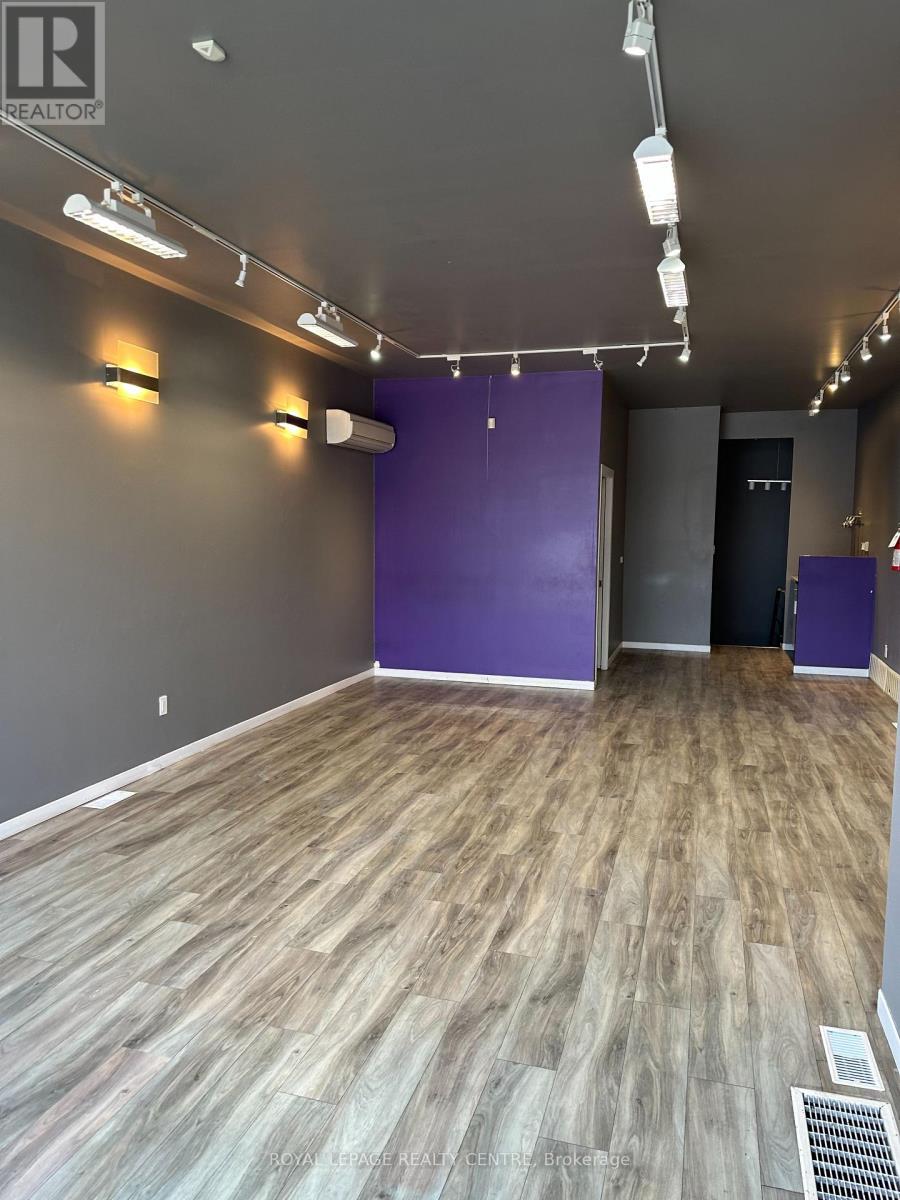 102 Lakeshore Road E, Mississauga, Ontario  L5G 1E3 - Photo 2 - W12644876