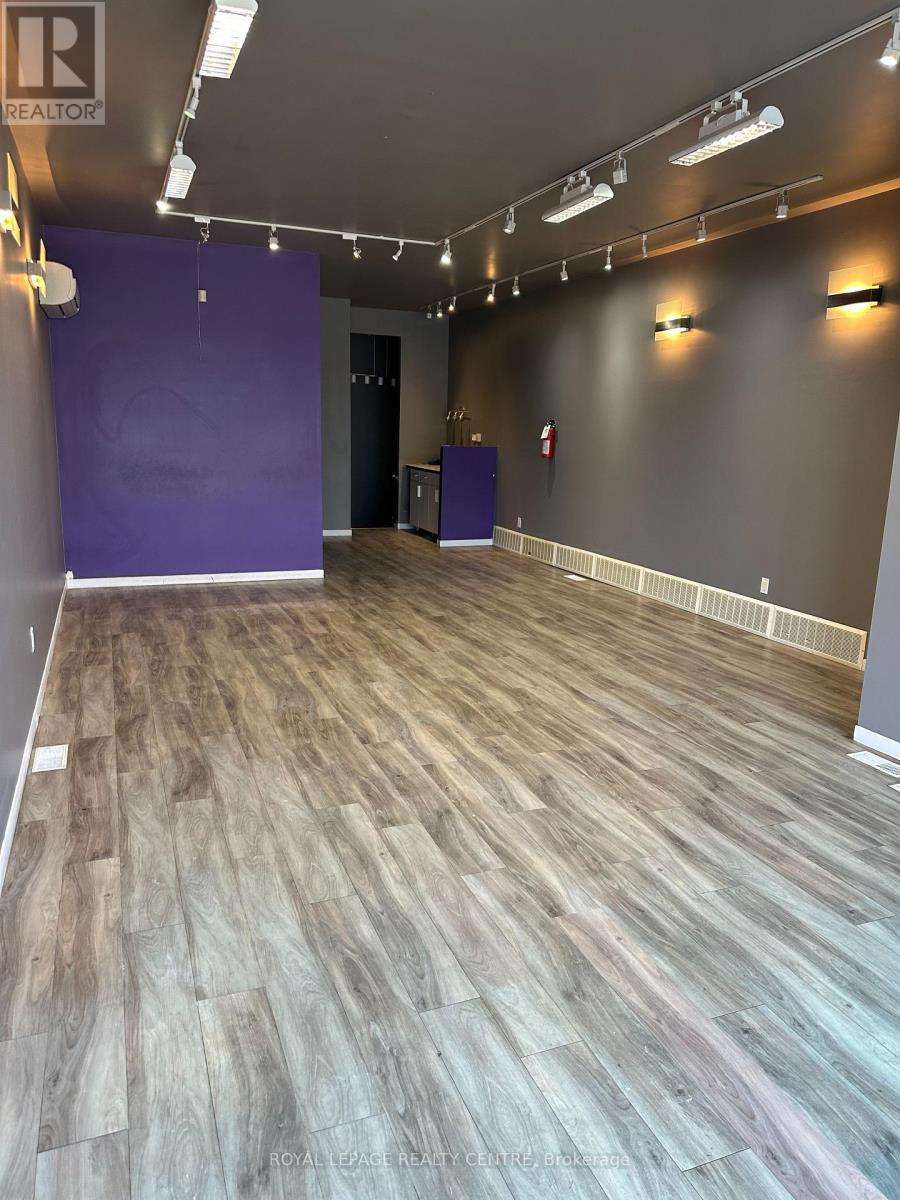 102 Lakeshore Road E, Mississauga, Ontario  L5G 1E3 - Photo 3 - W12644876