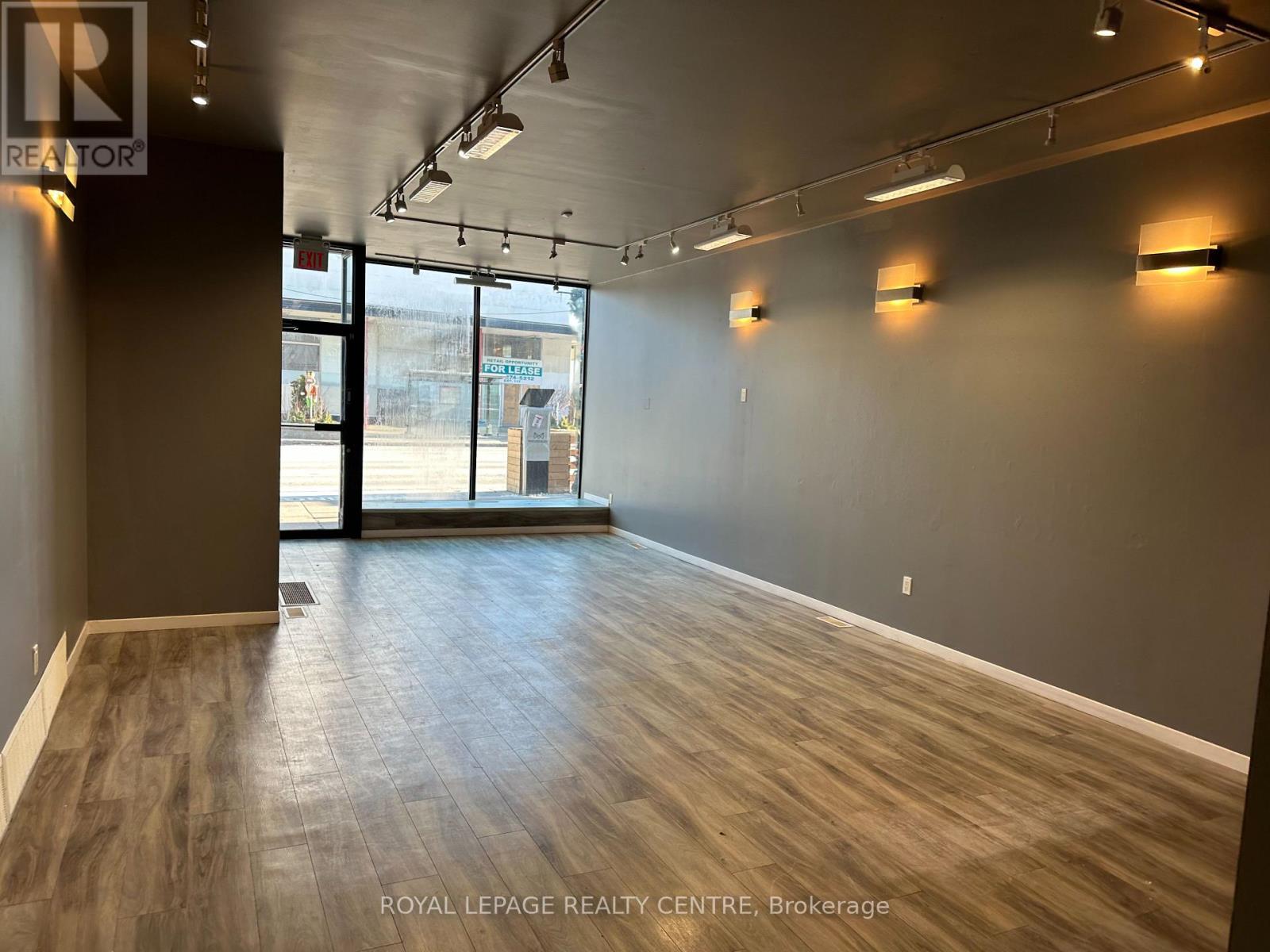 102 Lakeshore Road E, Mississauga, Ontario  L5G 1E3 - Photo 5 - W12644876