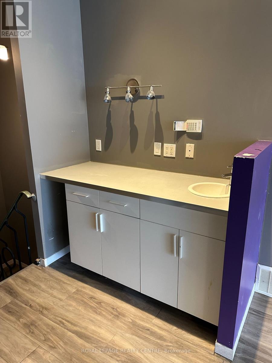 102 Lakeshore Road E, Mississauga, Ontario  L5G 1E3 - Photo 6 - W12644876