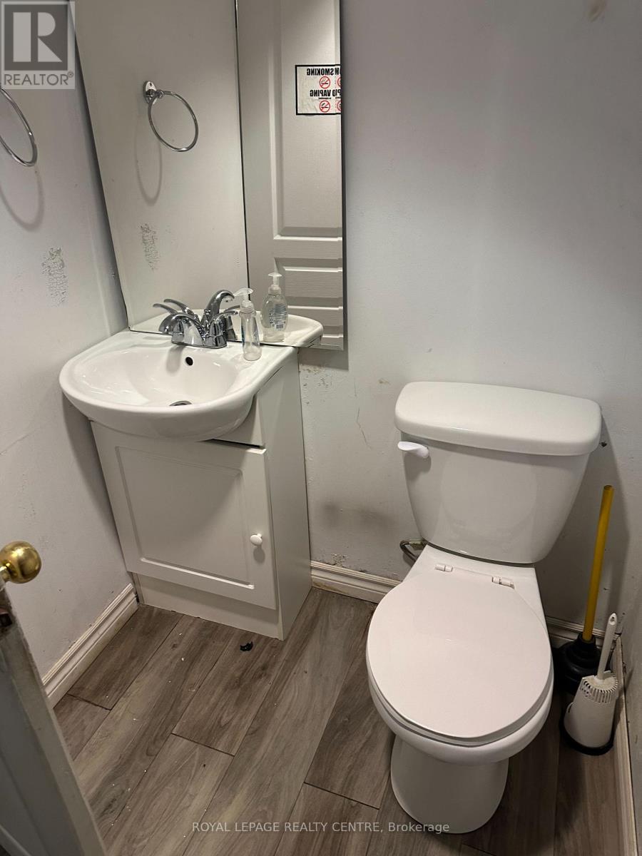 102 Lakeshore Road E, Mississauga, Ontario  L5G 1E3 - Photo 9 - W12644876