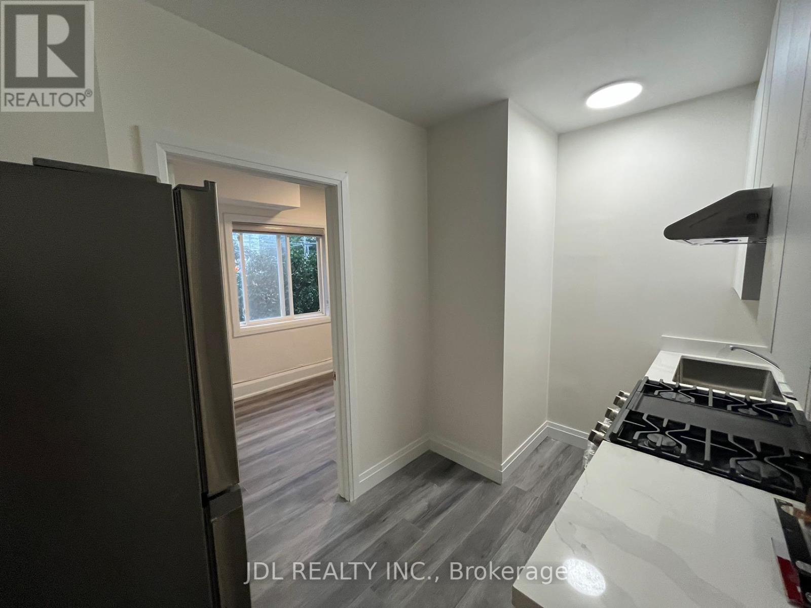 5 - 5 Sorauren Avenue, Toronto, Ontario  M6R 2C6 - Photo 10 - W12644878