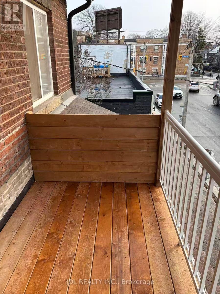 5 - 5 Sorauren Avenue, Toronto, Ontario  M6R 2C6 - Photo 2 - W12644878