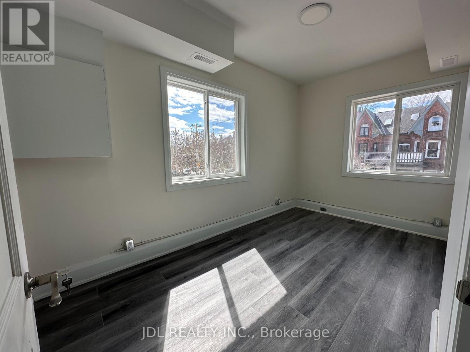 5 - 5 Sorauren Avenue, Toronto, Ontario  M6R 2C6 - Photo 4 - W12644878