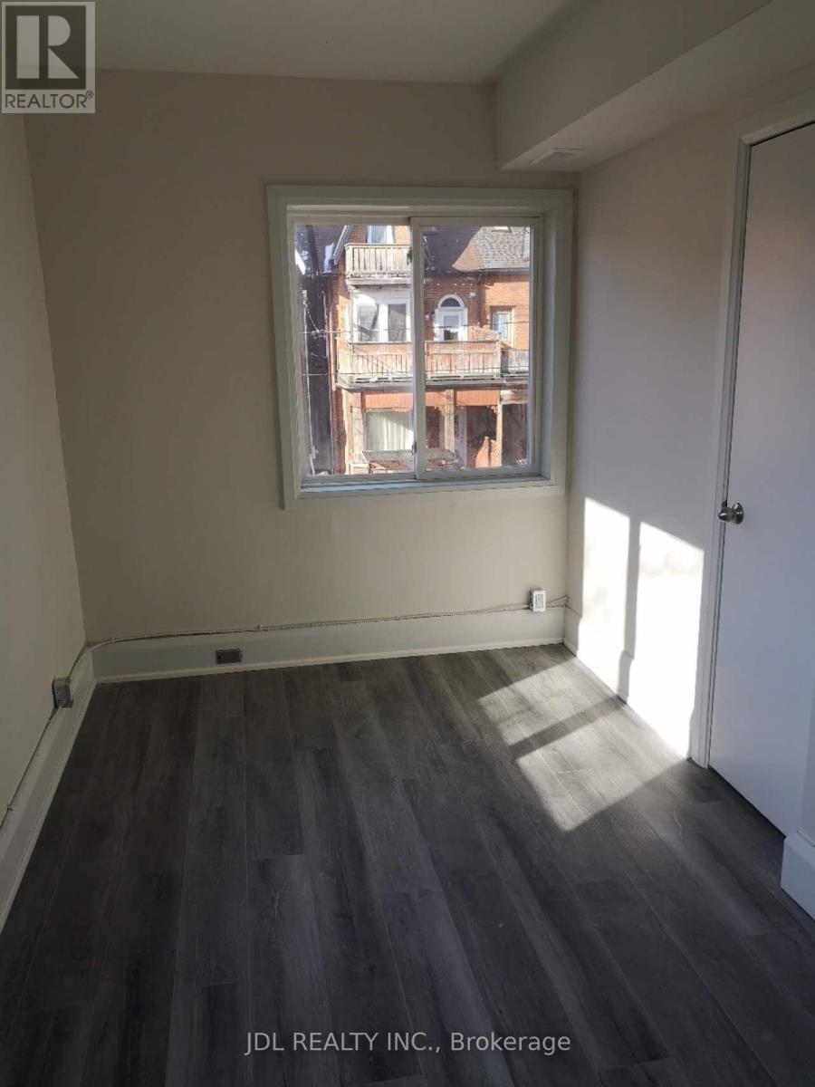 5 - 5 Sorauren Avenue, Toronto, Ontario  M6R 2C6 - Photo 5 - W12644878