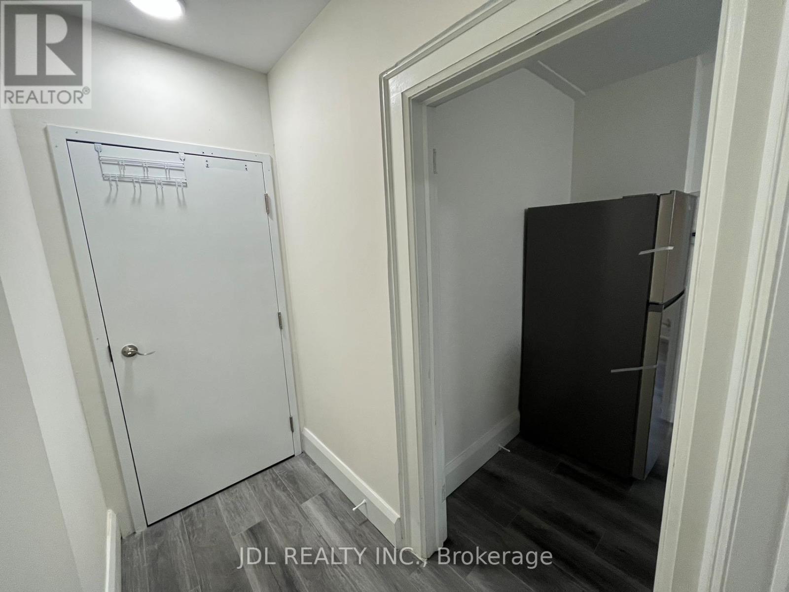 5 - 5 Sorauren Avenue, Toronto, Ontario  M6R 2C6 - Photo 8 - W12644878