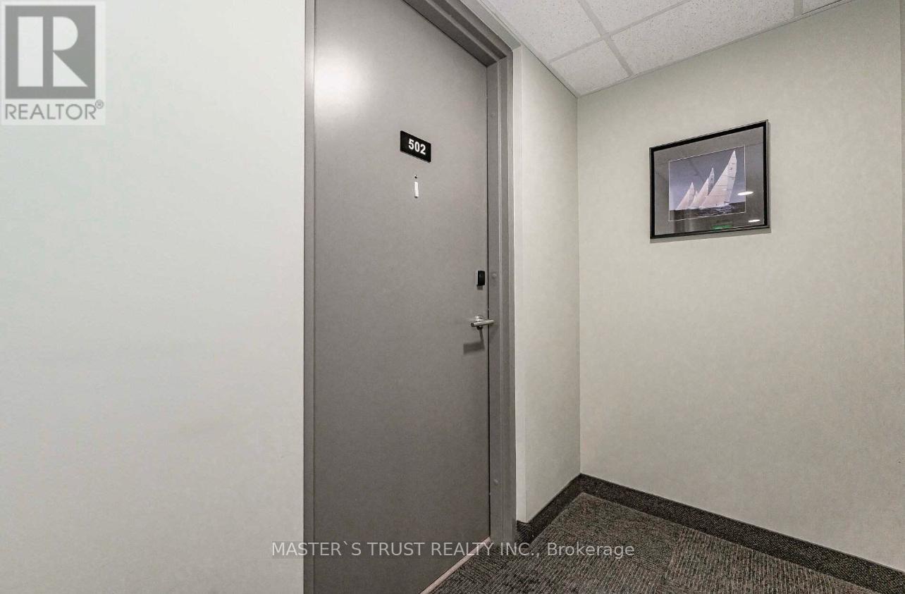 502 - 321 Spruce Street, Waterloo, Ontario  N2L 0G4 - Photo 3 - X12644888