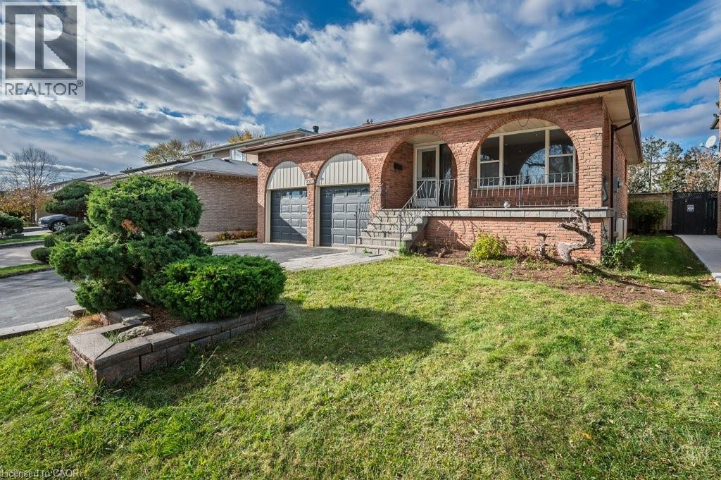 2523 WATERFORD Street, Oakville, Ontario