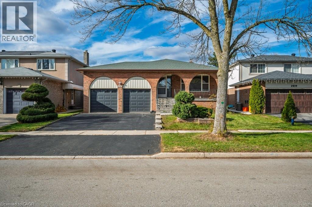 2523 Waterford Street, Oakville, Ontario  L6L 5E5 - Photo 2 - 40789792
