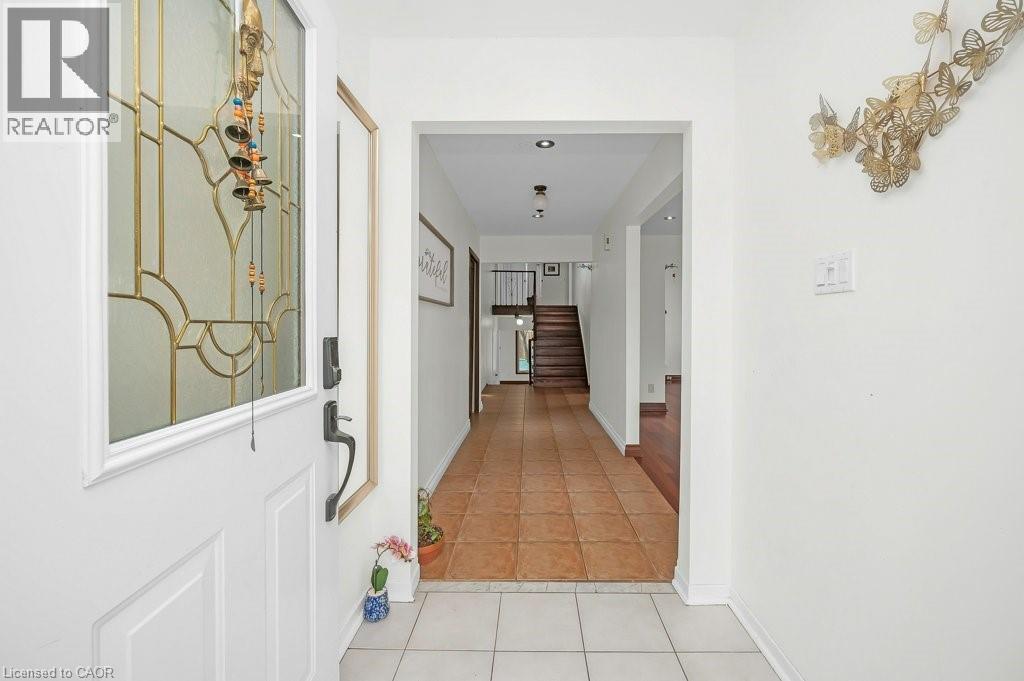 2523 Waterford Street, Oakville, Ontario  L6L 5E5 - Photo 4 - 40789792