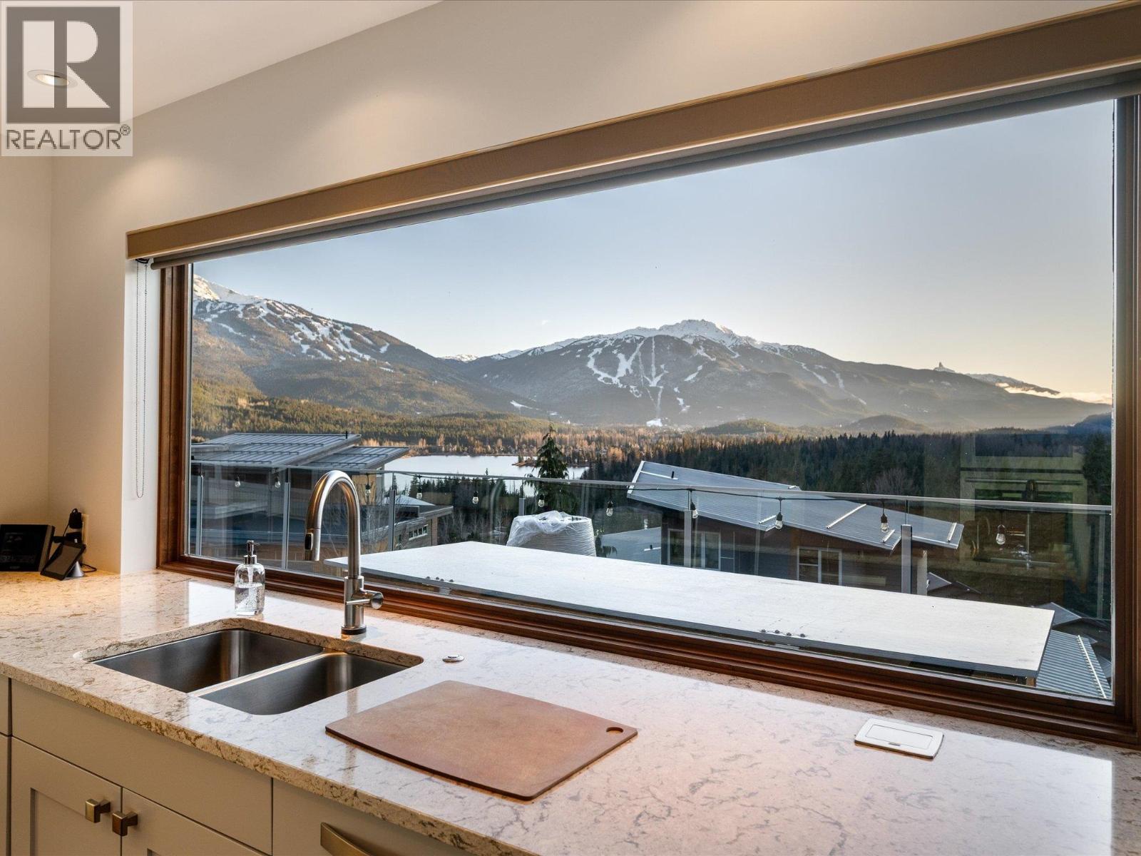 8529 Ashleigh Mcivor Drive, Whistler, British Columbia  V8E 1L9 - Photo 6 - R3074590