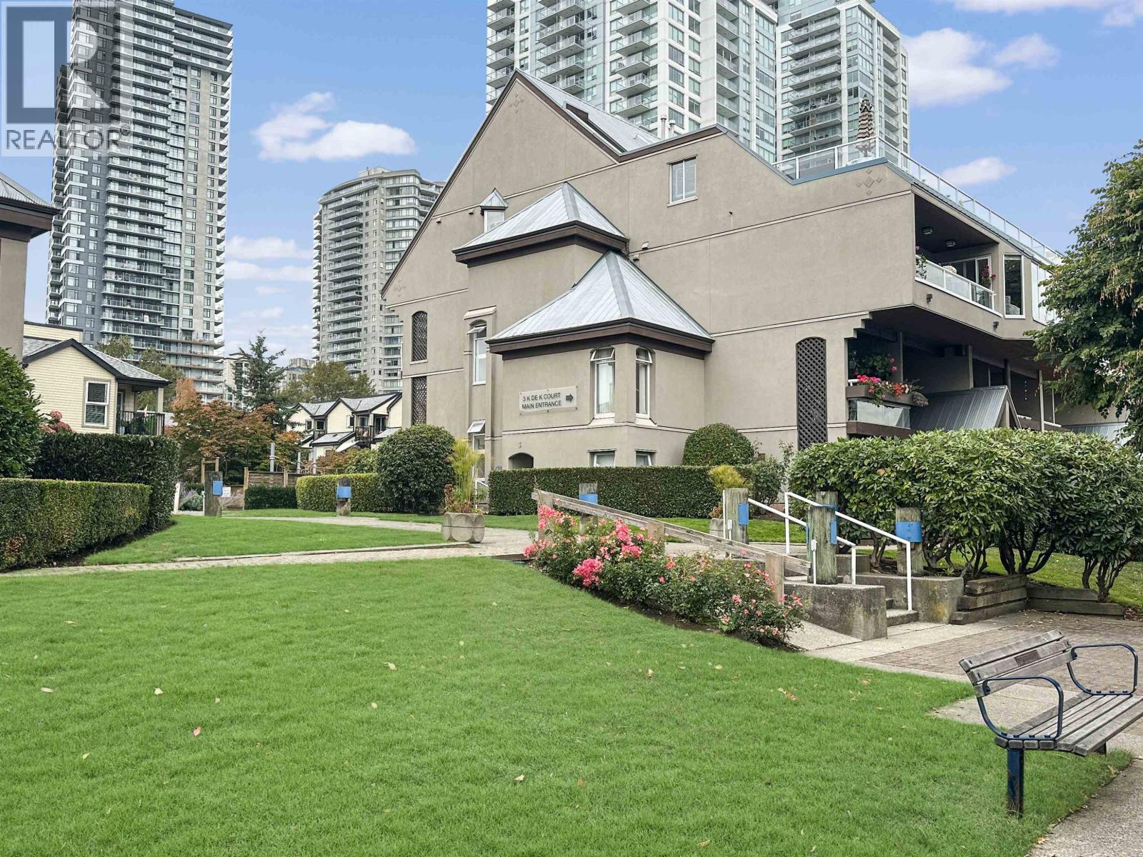 103 3 K De K Court, New Westminster, British Columbia  V3M 6B6 - Photo 4 - R3052911