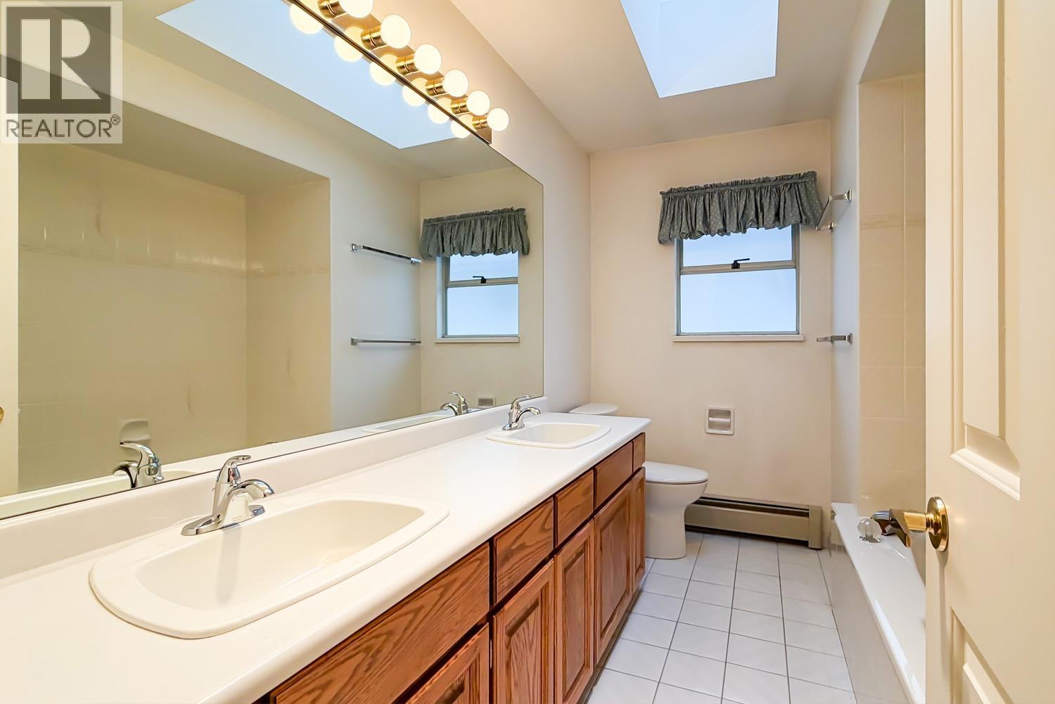 7459 Holly Street, Burnaby, British Columbia  V5E 2C3 - Photo 16 - R3073506