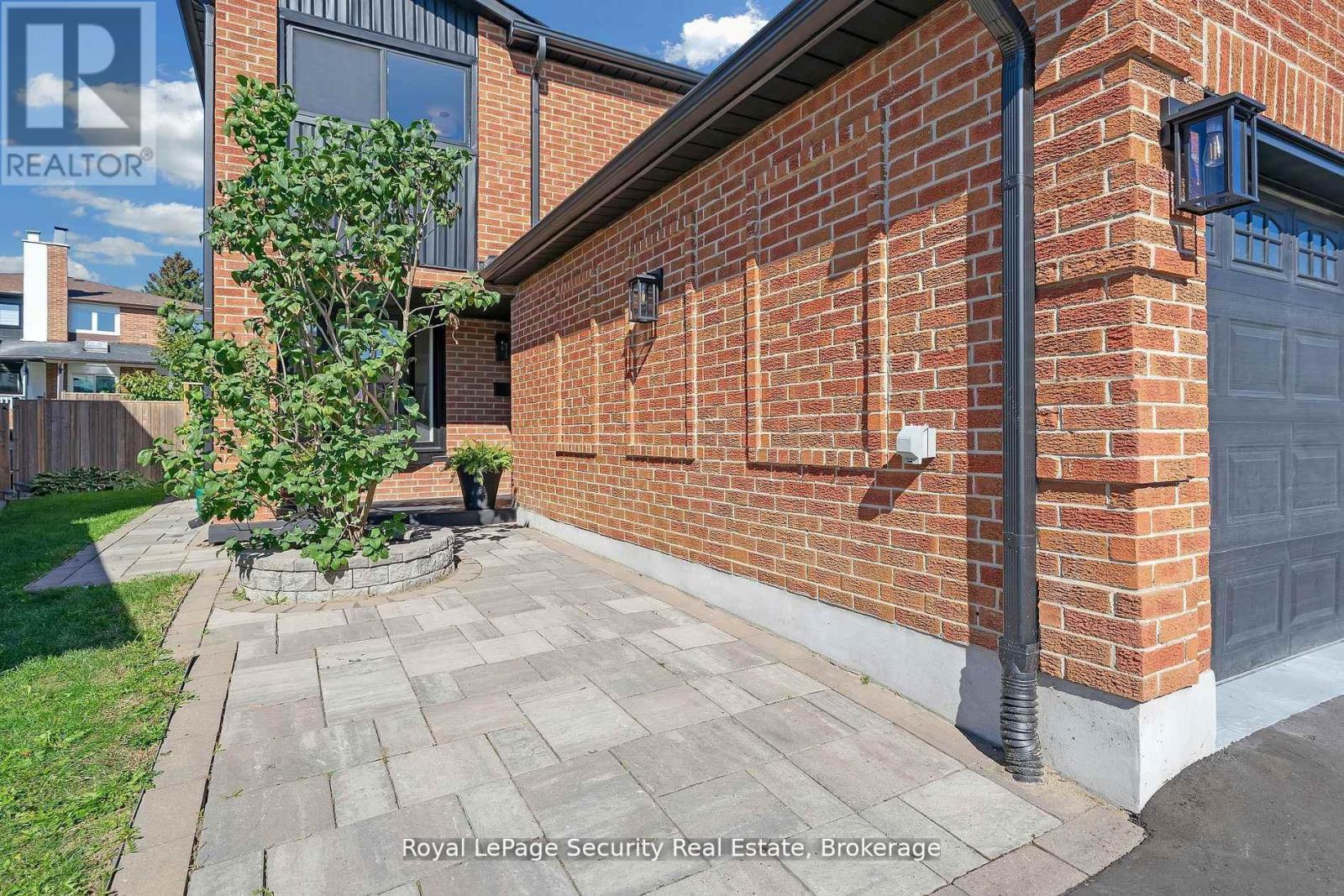 74 Andrea Lane, Vaughan, Ontario  L4L 1E7 - Photo 3 - N12644914