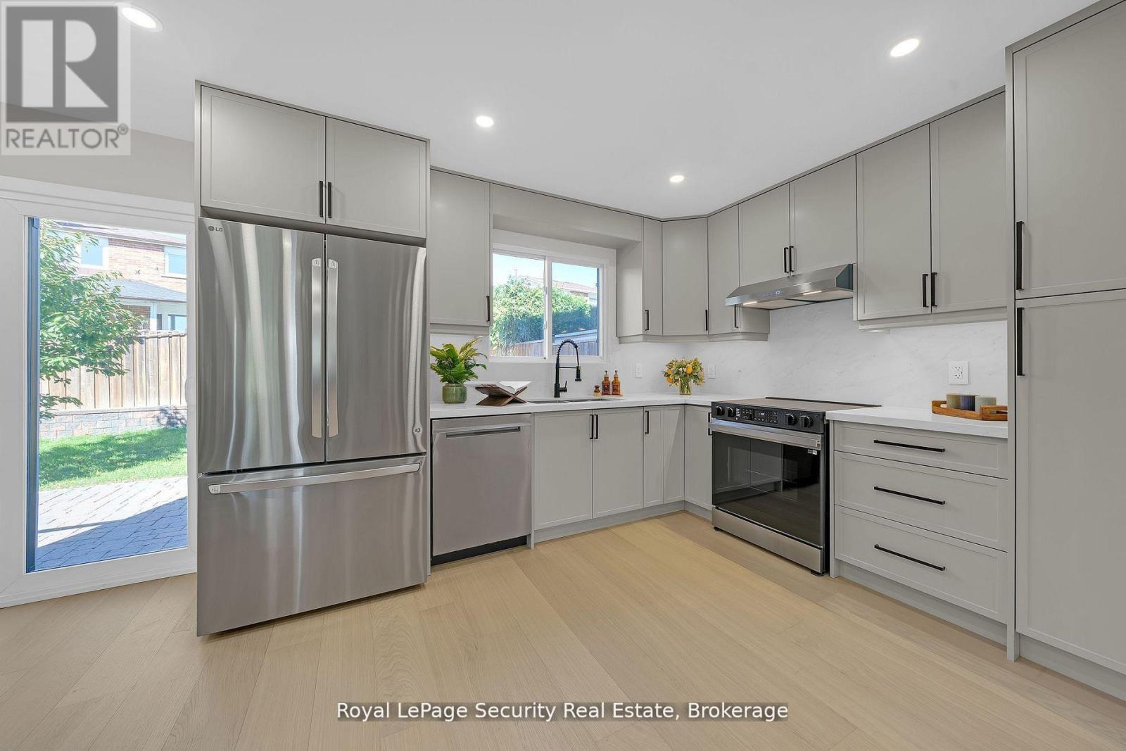 74 Andrea Lane, Vaughan, Ontario  L4L 1E7 - Photo 8 - N12644914