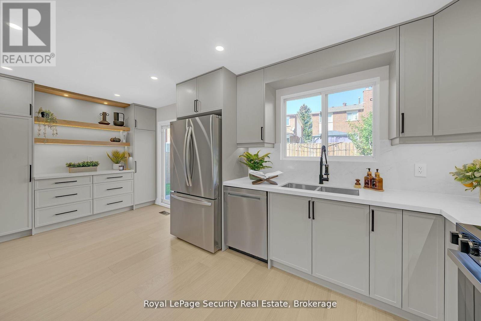 74 Andrea Lane, Vaughan, Ontario  L4L 1E7 - Photo 9 - N12644914