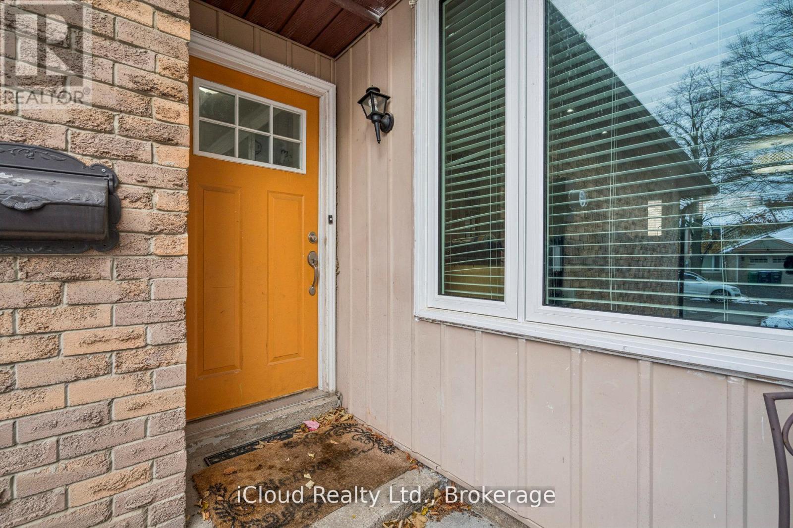 36 Berkshire Square E, Brampton, Ontario  L6Z 1N4 - Photo 6 - W12644890