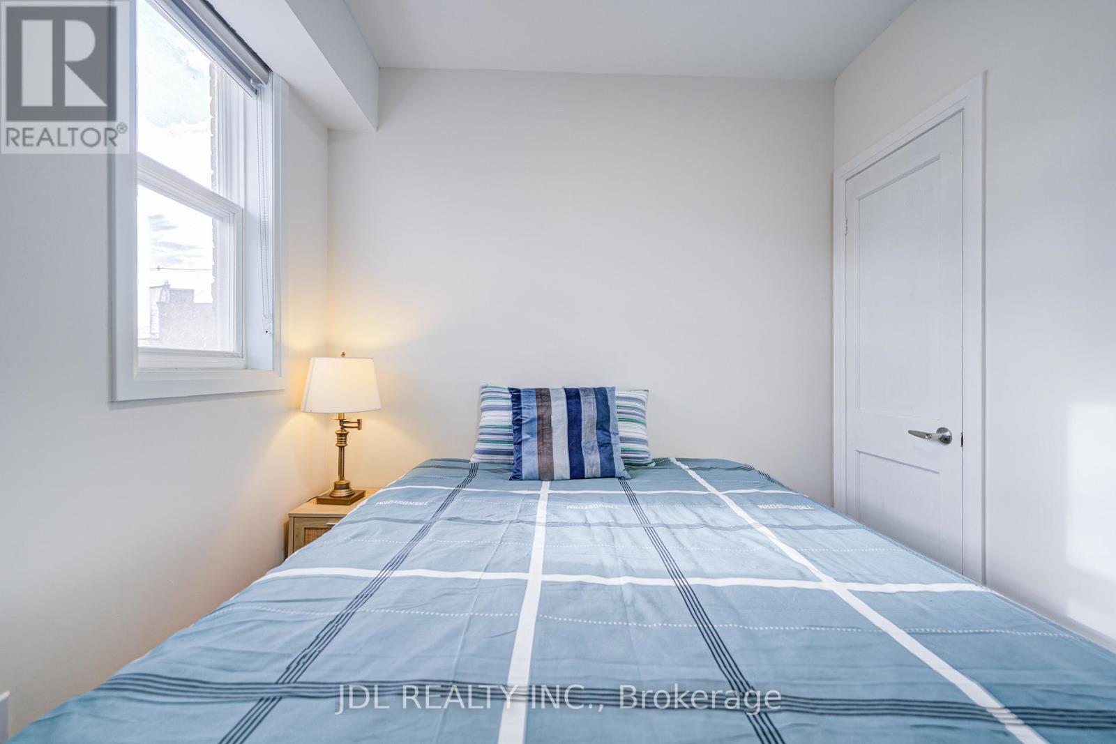 6 - 5 Sorauren Avenue, Toronto, Ontario  M6R 2C6 - Photo 10 - W12644898