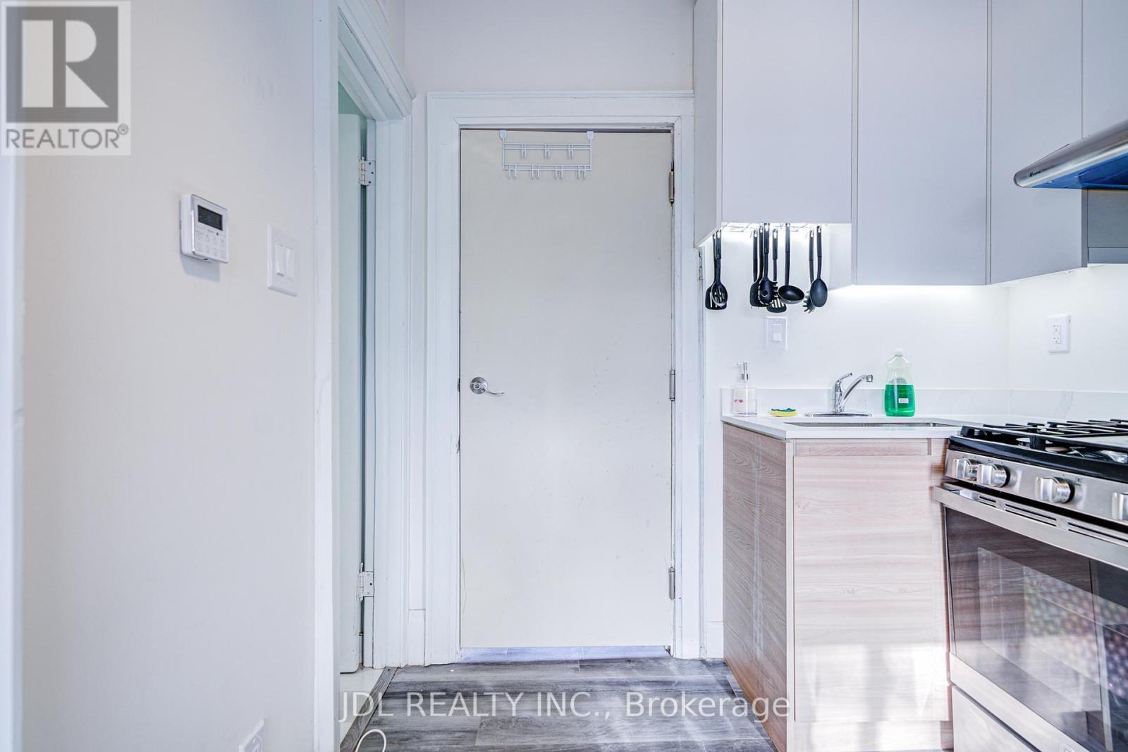 6 - 5 Sorauren Avenue, Toronto, Ontario  M6R 2C6 - Photo 13 - W12644898