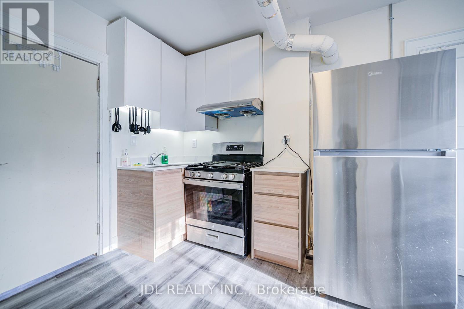 6 - 5 Sorauren Avenue, Toronto, Ontario  M6R 2C6 - Photo 15 - W12644898