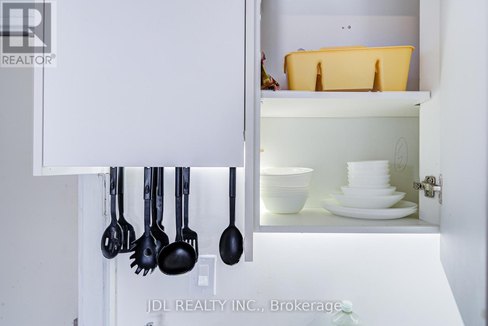 6 - 5 Sorauren Avenue, Toronto, Ontario  M6R 2C6 - Photo 18 - W12644898