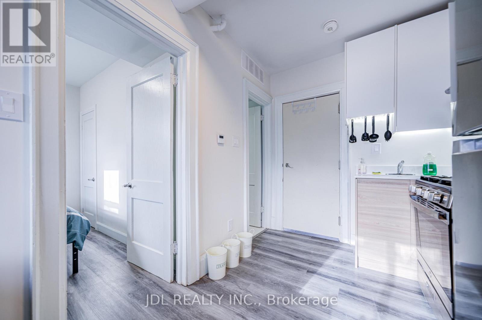 6 - 5 Sorauren Avenue, Toronto, Ontario  M6R 2C6 - Photo 23 - W12644898