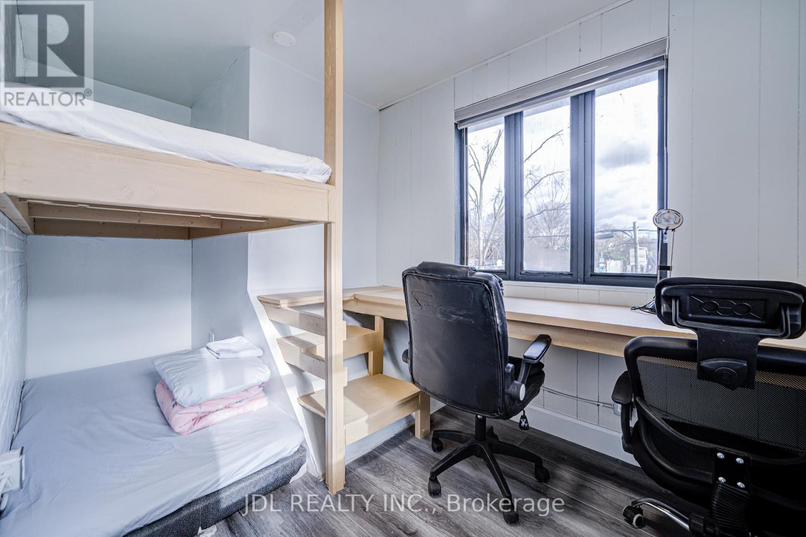 6 - 5 Sorauren Avenue, Toronto, Ontario  M6R 2C6 - Photo 5 - W12644898