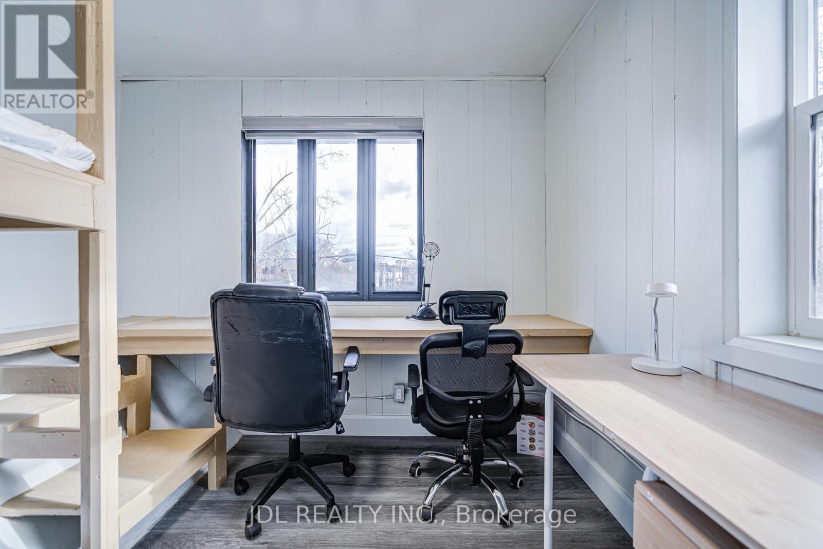 6 - 5 Sorauren Avenue, Toronto, Ontario  M6R 2C6 - Photo 6 - W12644898