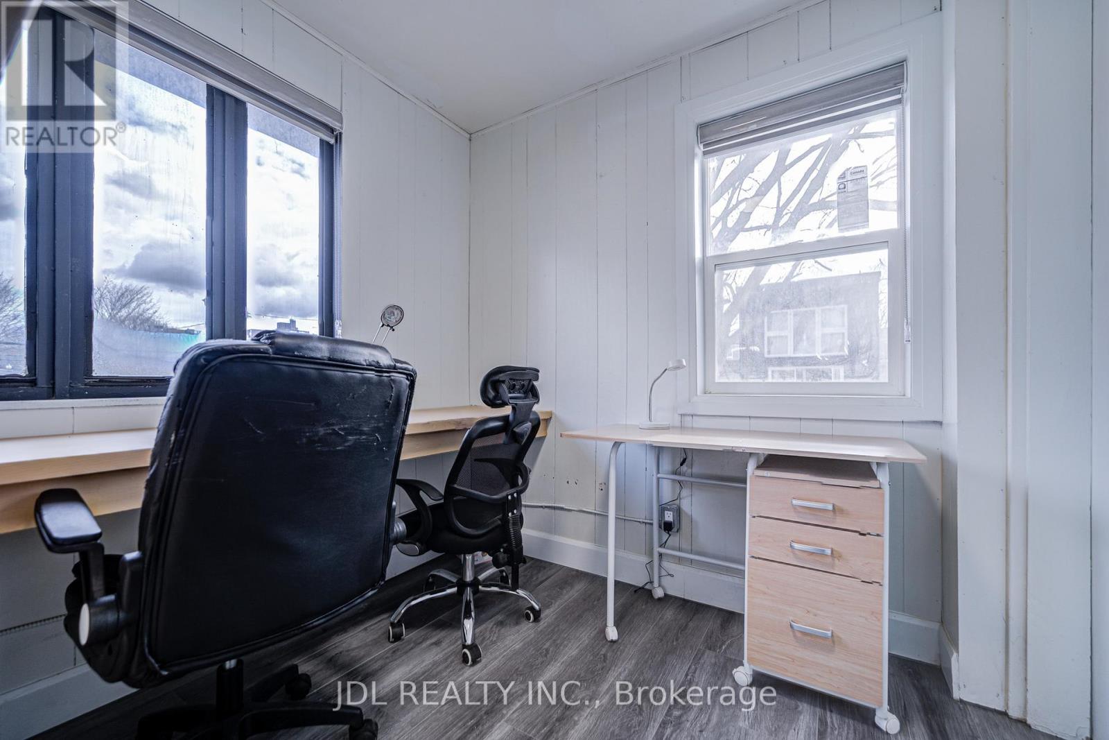 6 - 5 Sorauren Avenue, Toronto, Ontario  M6R 2C6 - Photo 8 - W12644898