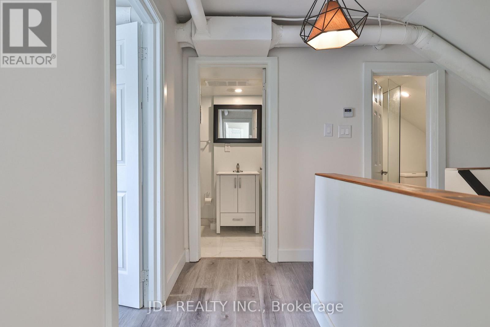 7 - 5 Sorauren Avenue, Toronto, Ontario  M6R 2C6 - Photo 10 - W12644916