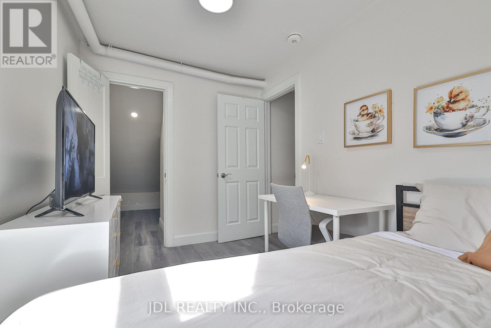 7 - 5 Sorauren Avenue, Toronto, Ontario  M6R 2C6 - Photo 14 - W12644916