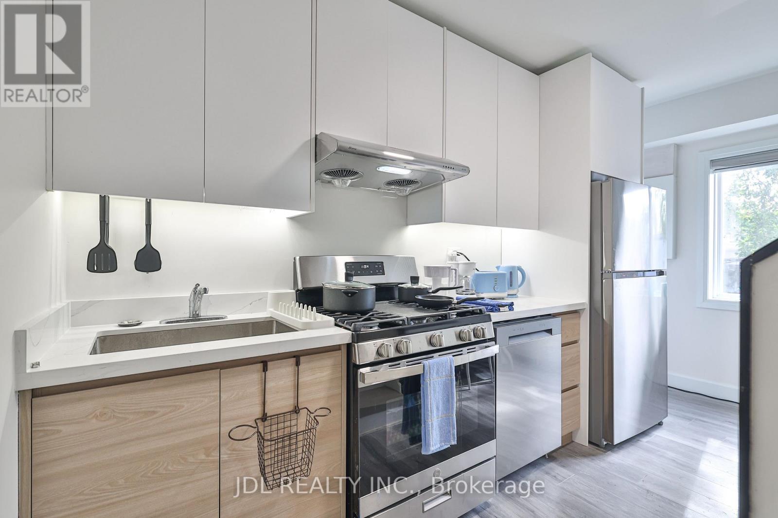 7 - 5 Sorauren Avenue, Toronto, Ontario  M6R 2C6 - Photo 19 - W12644916