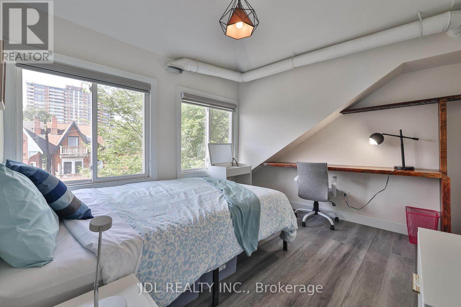 7 - 5 Sorauren Avenue, Toronto, Ontario  M6R 2C6 - Photo 2 - W12644916