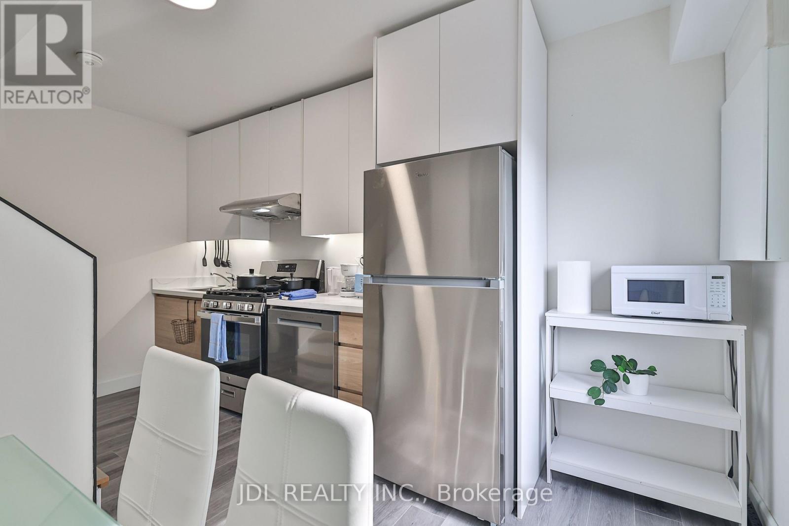 7 - 5 Sorauren Avenue, Toronto, Ontario  M6R 2C6 - Photo 27 - W12644916