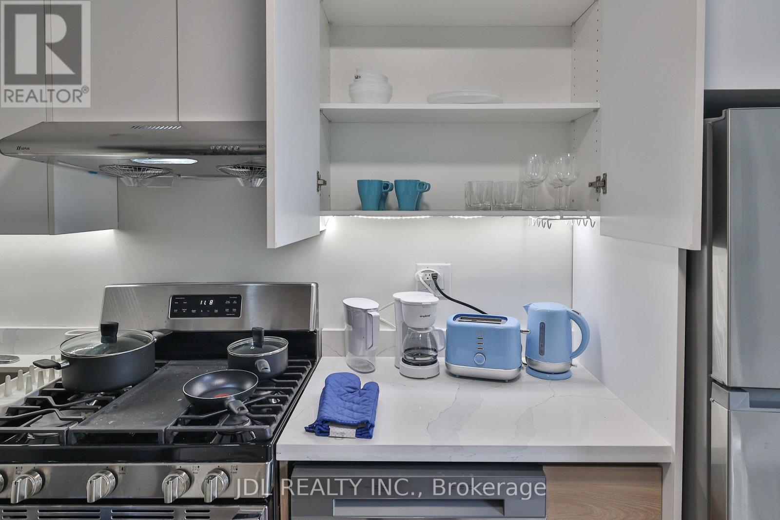 7 - 5 Sorauren Avenue, Toronto, Ontario  M6R 2C6 - Photo 30 - W12644916