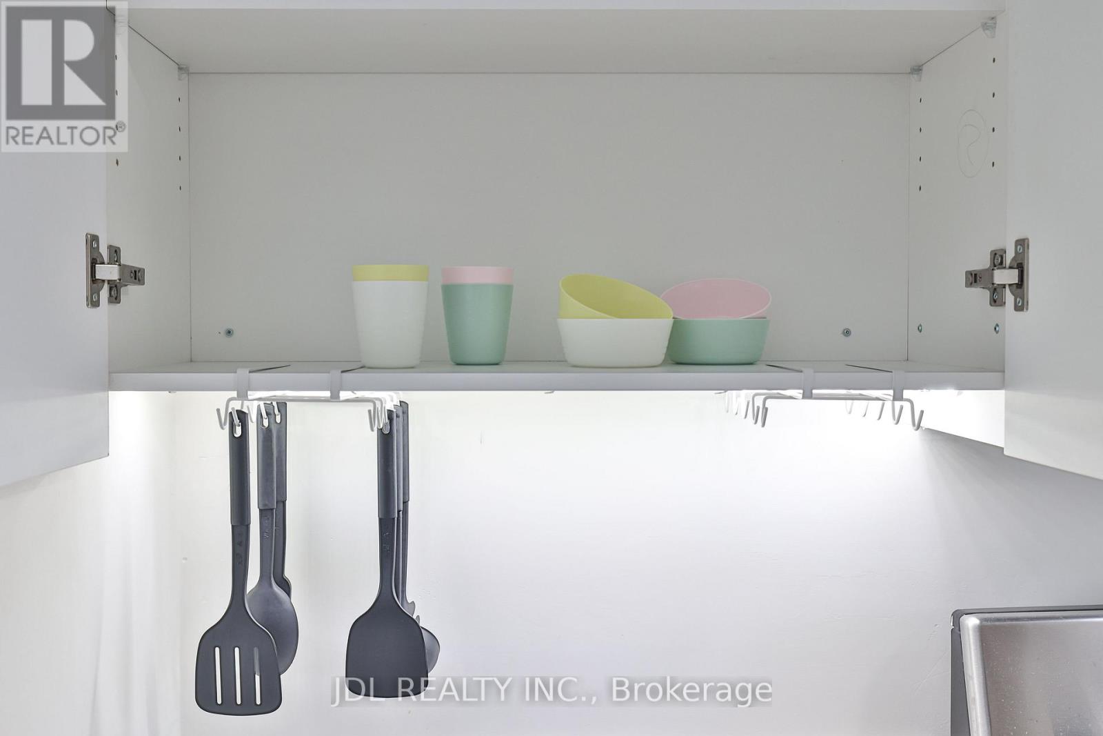 7 - 5 Sorauren Avenue, Toronto, Ontario  M6R 2C6 - Photo 31 - W12644916