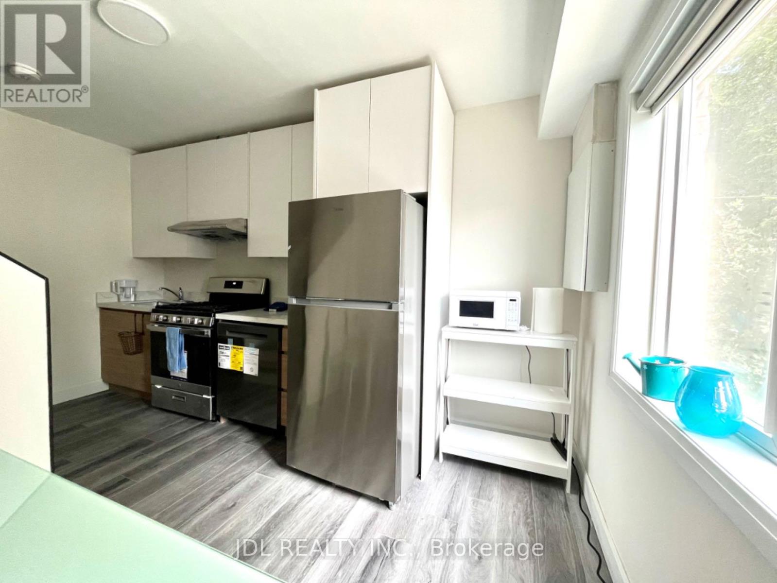 7 - 5 Sorauren Avenue, Toronto, Ontario  M6R 2C6 - Photo 33 - W12644916