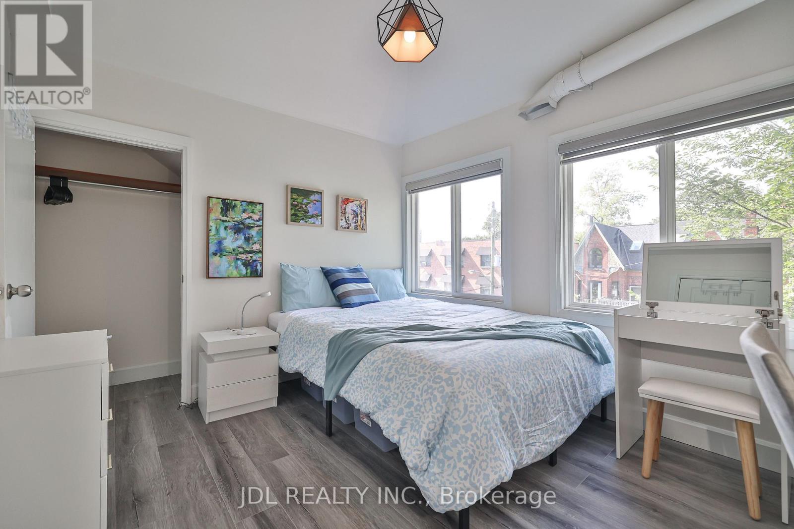 7 - 5 Sorauren Avenue, Toronto, Ontario  M6R 2C6 - Photo 4 - W12644916