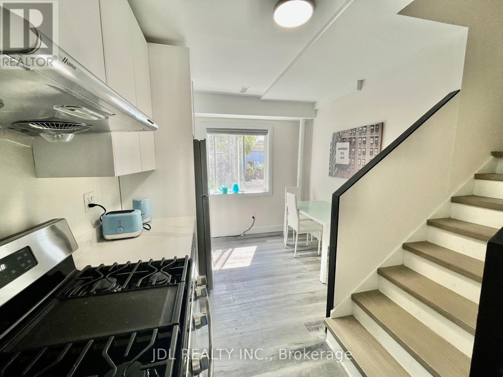 7 - 5 Sorauren Avenue, Toronto, Ontario  M6R 2C6 - Photo 45 - W12644916