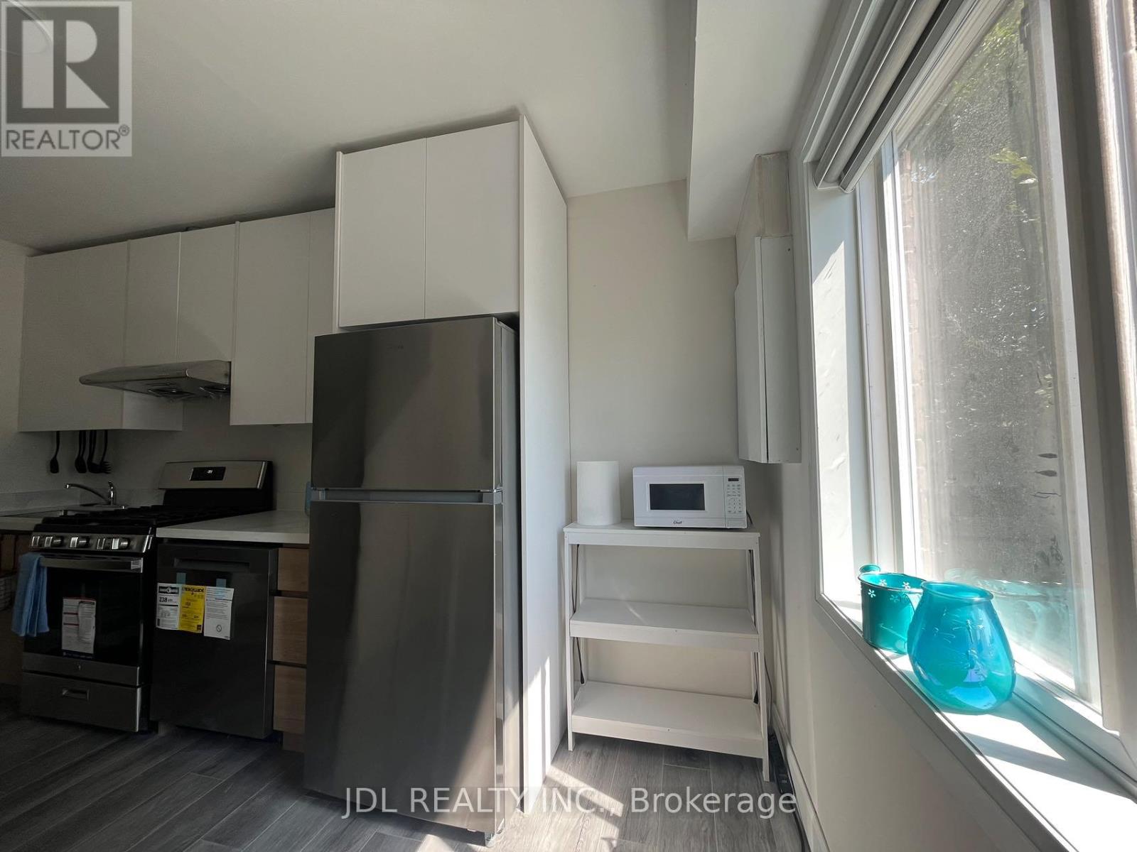 7 - 5 Sorauren Avenue, Toronto, Ontario  M6R 2C6 - Photo 47 - W12644916