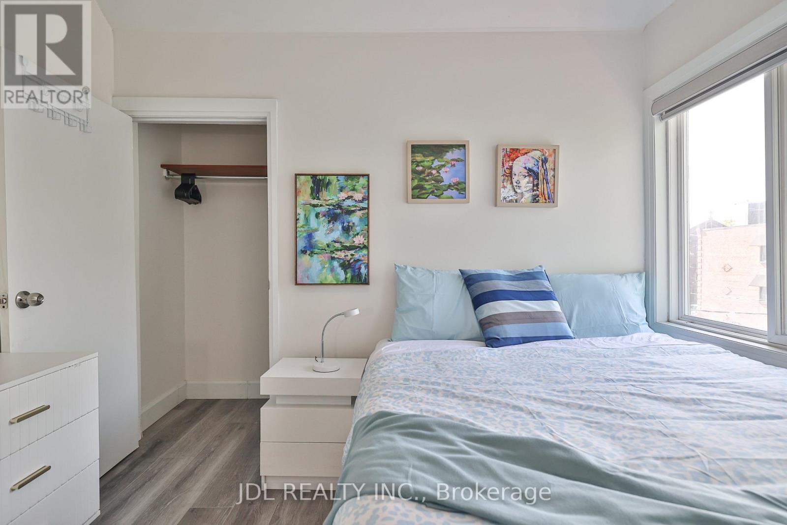 7 - 5 Sorauren Avenue, Toronto, Ontario  M6R 2C6 - Photo 5 - W12644916