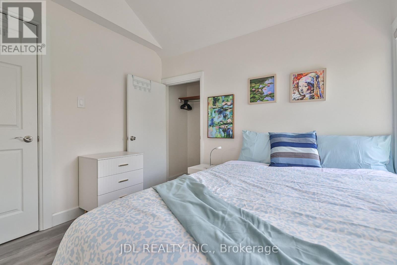 7 - 5 Sorauren Avenue, Toronto, Ontario  M6R 2C6 - Photo 6 - W12644916