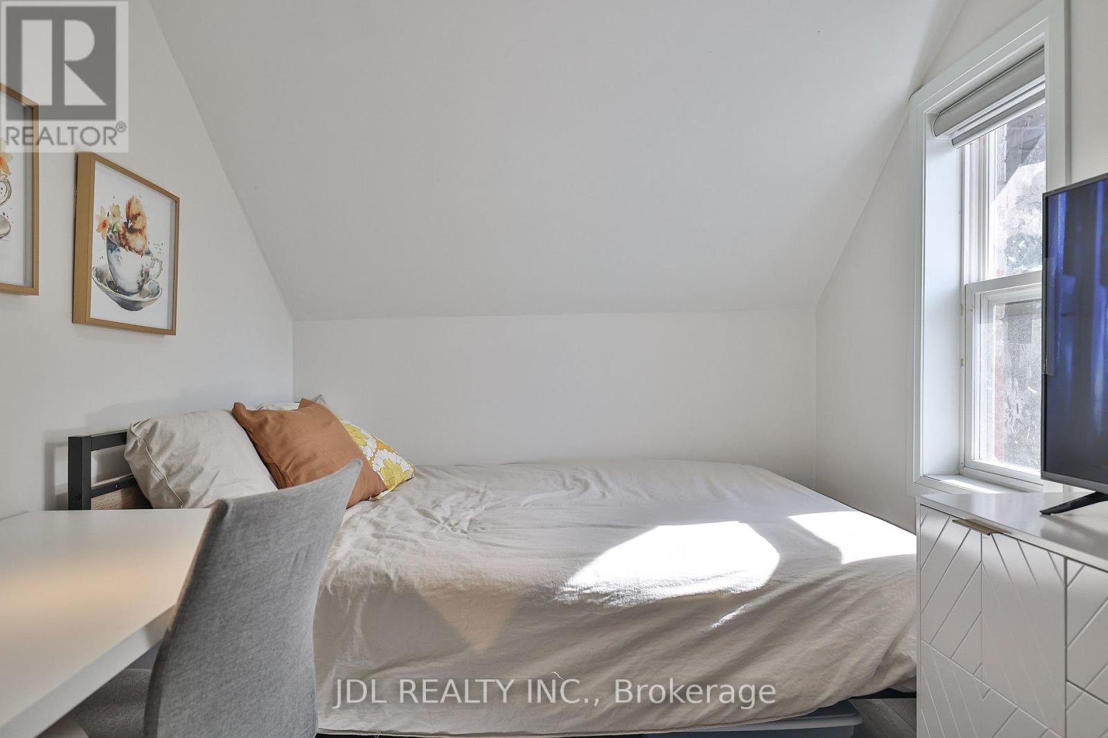 7 - 5 Sorauren Avenue, Toronto, Ontario  M6R 2C6 - Photo 7 - W12644916