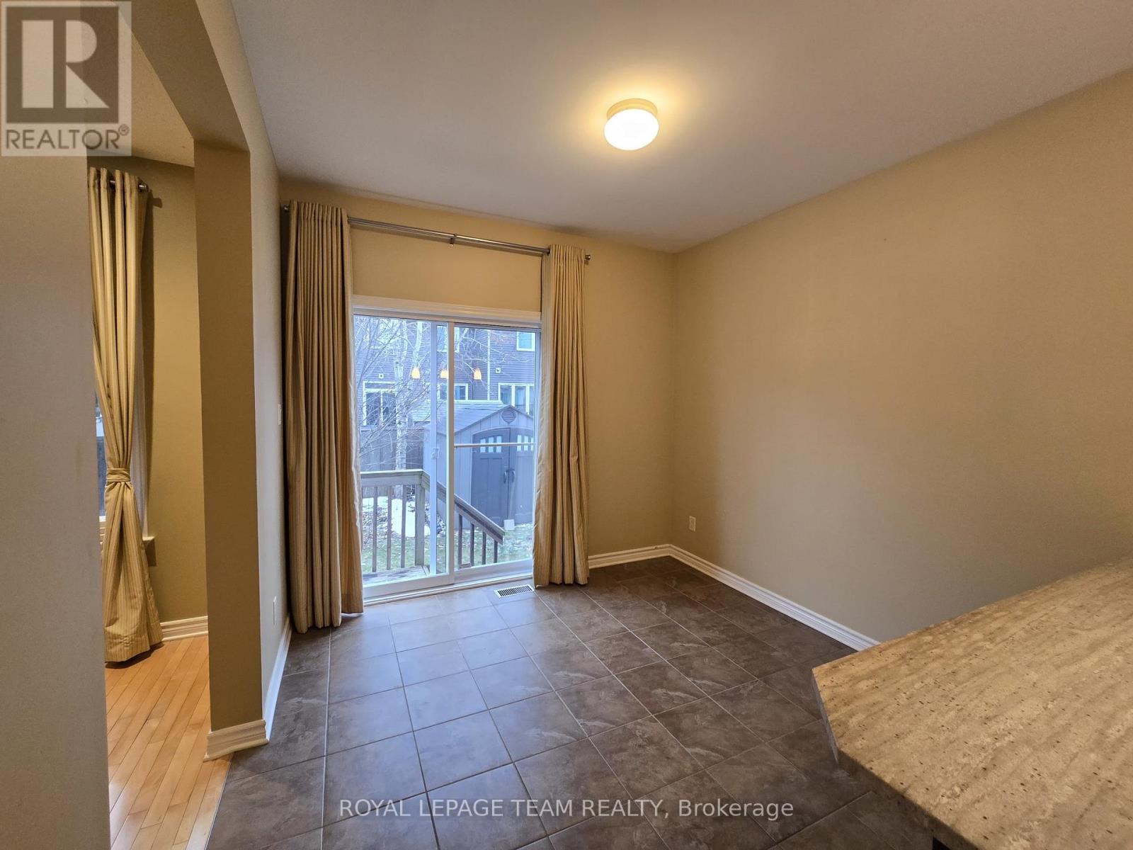 142 Hillman Marsh Way, Ottawa, Ontario  K1T 0A8 - Photo 14 - X12644958