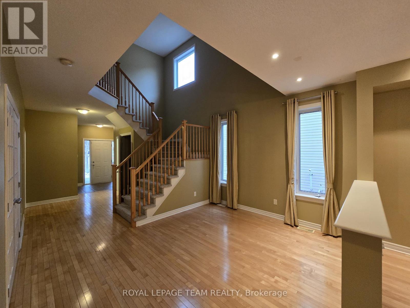 142 Hillman Marsh Way, Ottawa, Ontario  K1T 0A8 - Photo 2 - X12644958