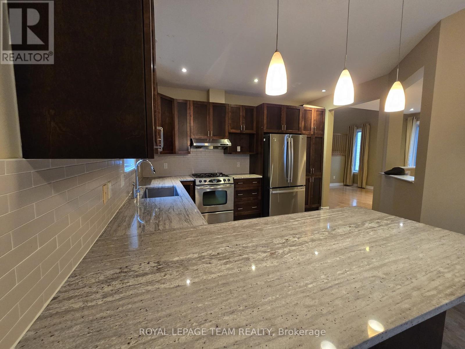 142 Hillman Marsh Way, Ottawa, Ontario  K1T 0A8 - Photo 5 - X12644958