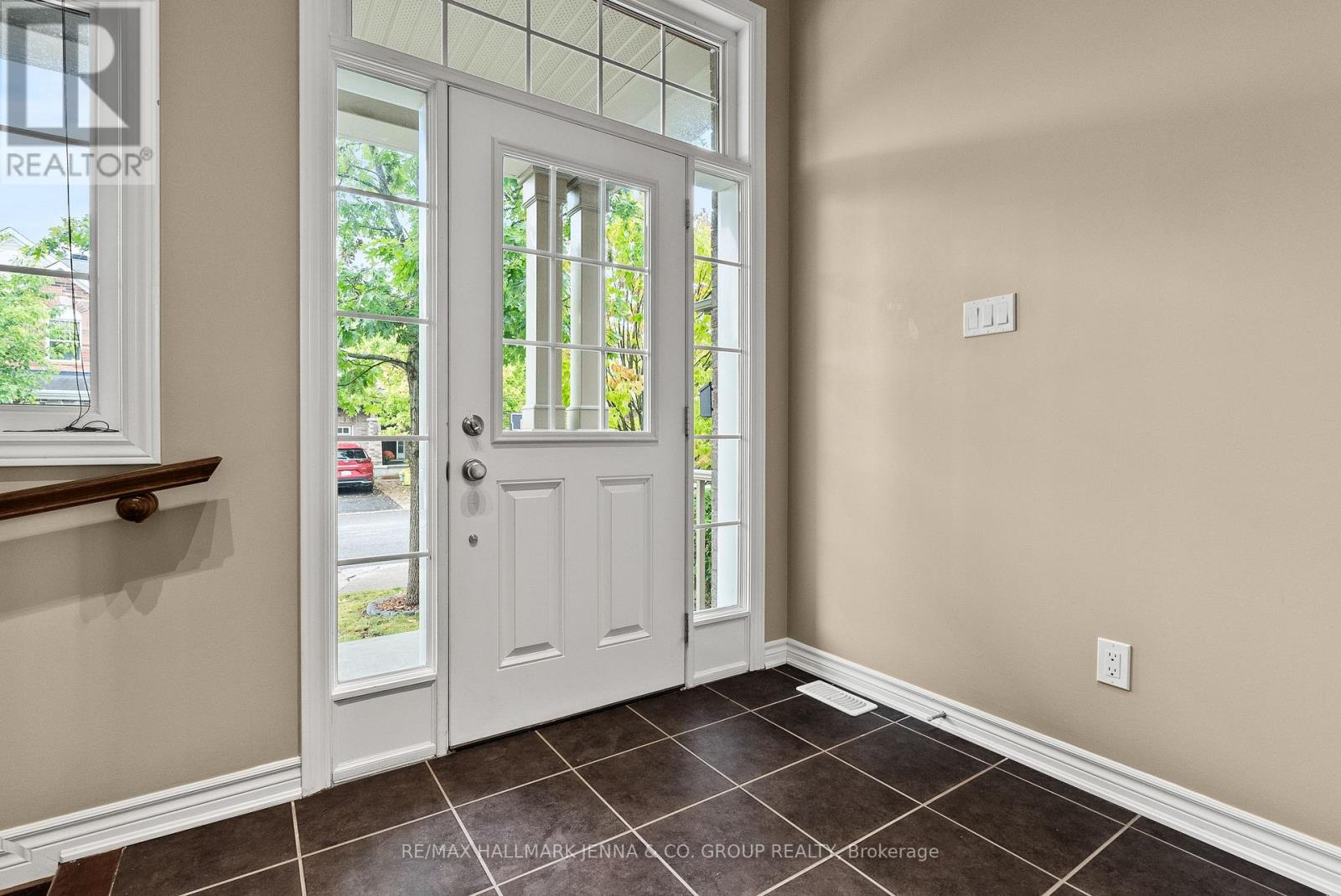 326 Gallantry Way, Ottawa, Ontario  K2S 0P8 - Photo 3 - X12644968