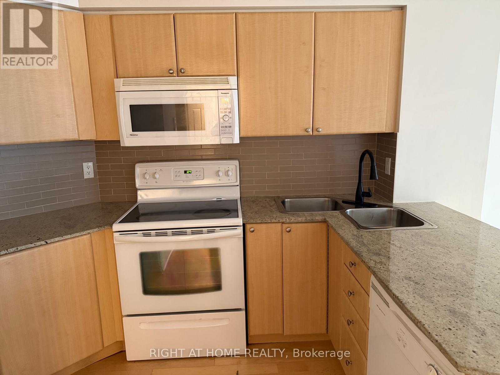 1613 - 763 Bay Street, Toronto, Ontario  M5G 2R3 - Photo 20 - C12639620