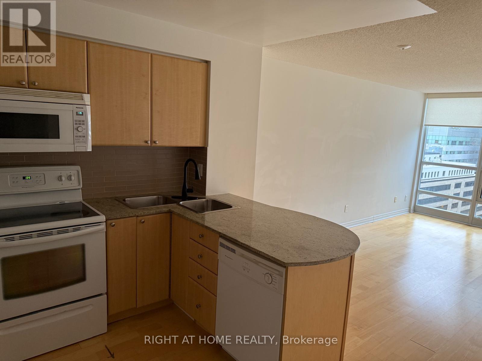 1613 - 763 Bay Street, Toronto, Ontario  M5G 2R3 - Photo 27 - C12639620